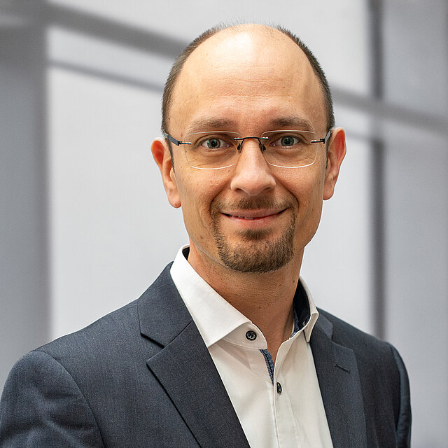 Prof. Dr.-Ing. Sebastian Ott | Hof University of Applies Sciences Prof. Dr.-Ing. Sebastian Ott | Hof University of Applies Sciences