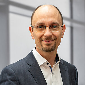 Prof. Dr.-Ing. Sebastian Ott | Hof University of Applies Sciences Prof. Dr.-Ing. Sebastian Ott | Hof University of Applies Sciences