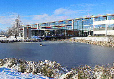 Der Campus der Hochschule Hof im Winter