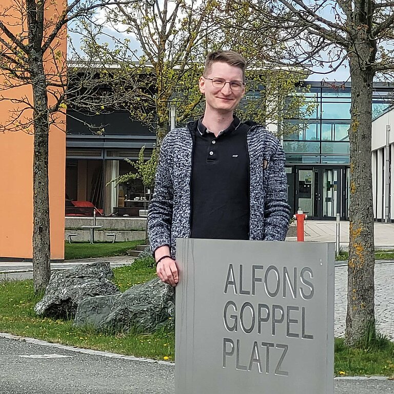 David auf dem Campus der Hochschule Hof