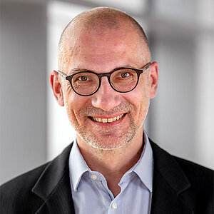Prof. Dr. Claus Atzenbeck | Hof University of Applies Sciences