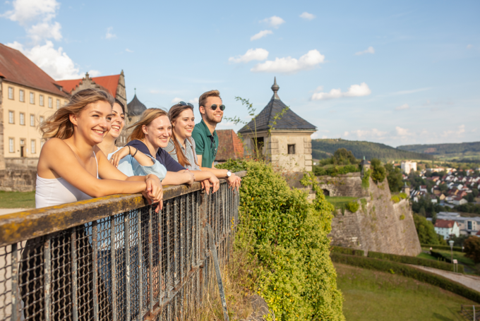 Studierende auf der Festung Rosenberg