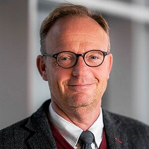 Prof. Dr. Carsten Stark | Hof University of Applies Sciences Prof. Dr. Carsten Stark | Hof University of Applies Sciences